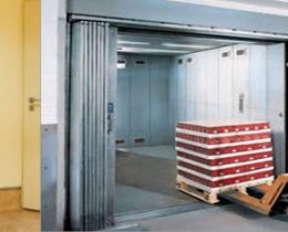 lắp đặt thang máy tảı hàng cho nhà máy sản xuất employee photograph