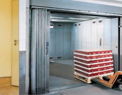 lắp đặt thang máy tảı hàng cho nhà máy sản xuất employee photograph