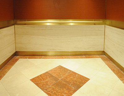 sàn cabın employee photograph