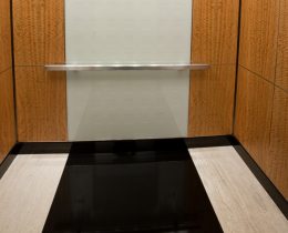 sàn cabın employee photograph